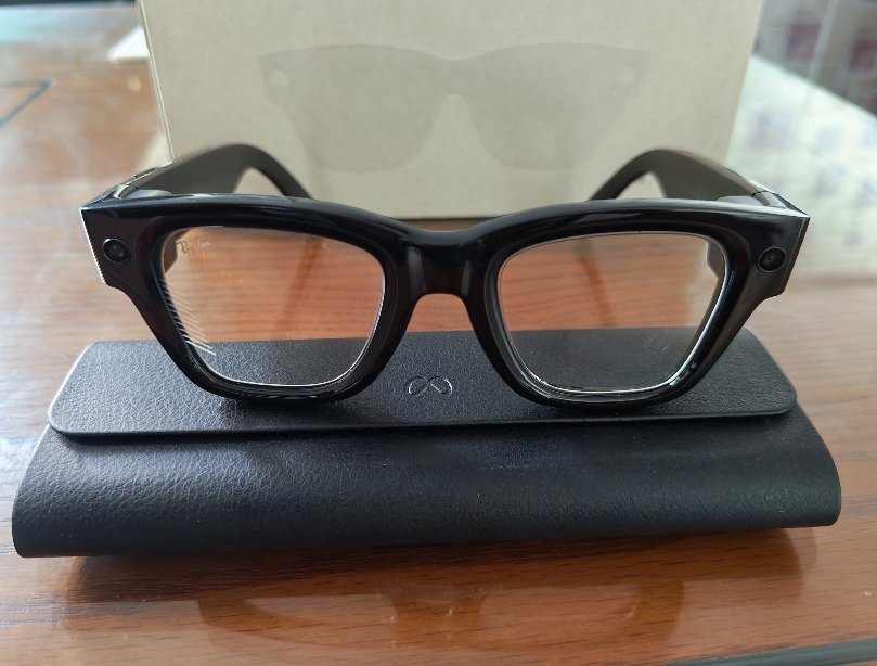 Meta ray ban display sunglass with neural band